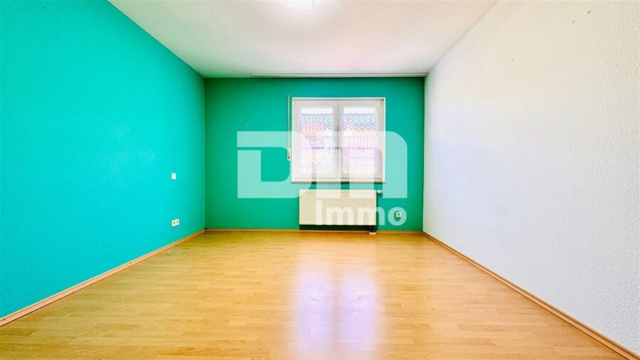 Hochklassige Dreizimmerwohnung im 1.OG mit Loggia + TG Stellplatz in gesuchter Lage - Schlafzimmer 1 / Kinderzimmer 1